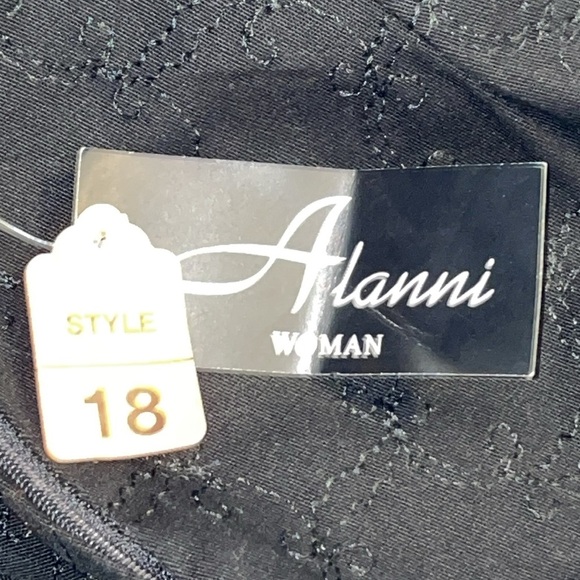 NWT Alanni Woman Straight Leg Black Embroidered Trousers. Size 18.  Side zipper - Picture 3 of 13
